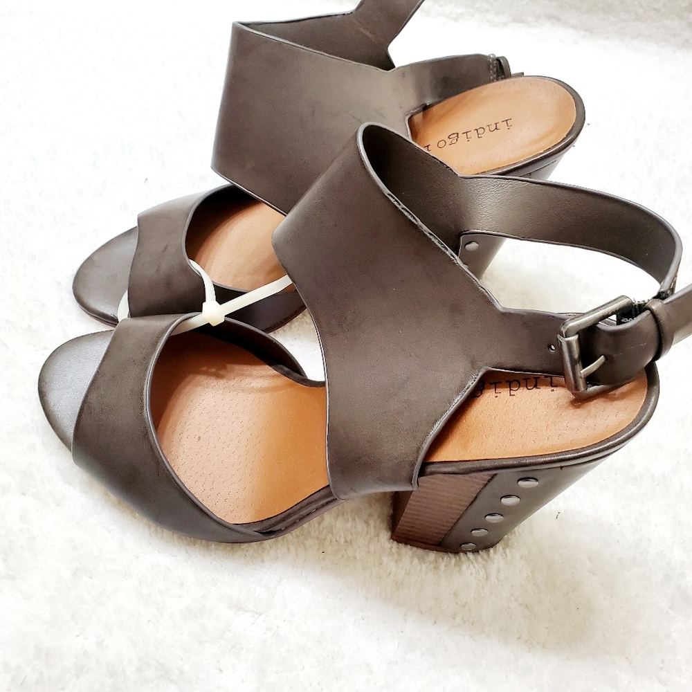 Indigo 7.5 shoes